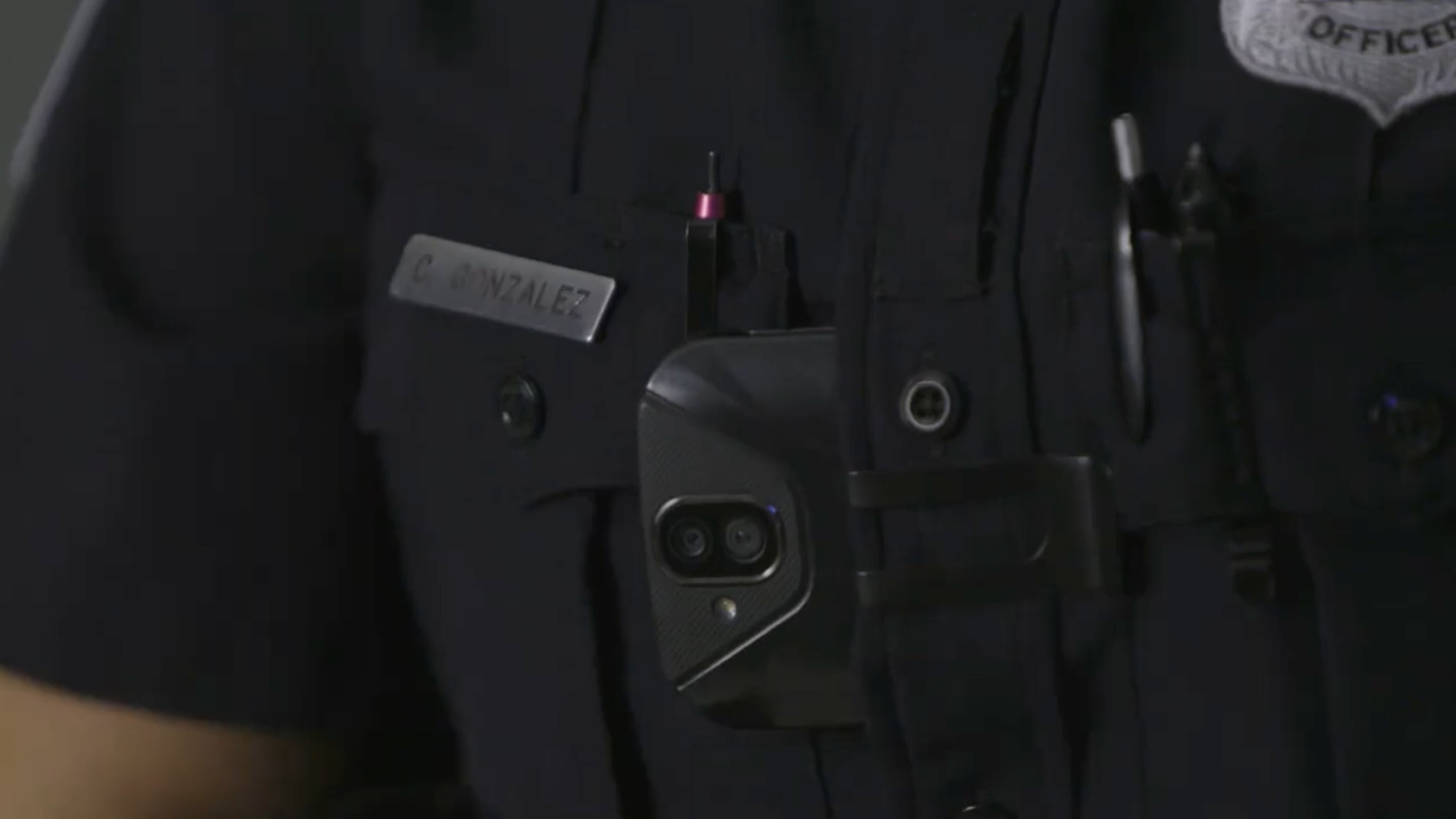 Los policías indican que el diseño del Galaxy Z Flip lo convierte en un dispositivo discreto y fácil de llevar en el uniforme, sin quitar comodidad al agente.