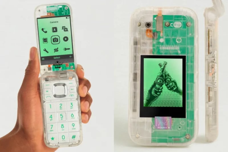 HMD Global, fabricante de los teléfono Nokia se une a la cerveza Heineken para dar vida al Boring Phone. El celular perfecto para no saturarse.