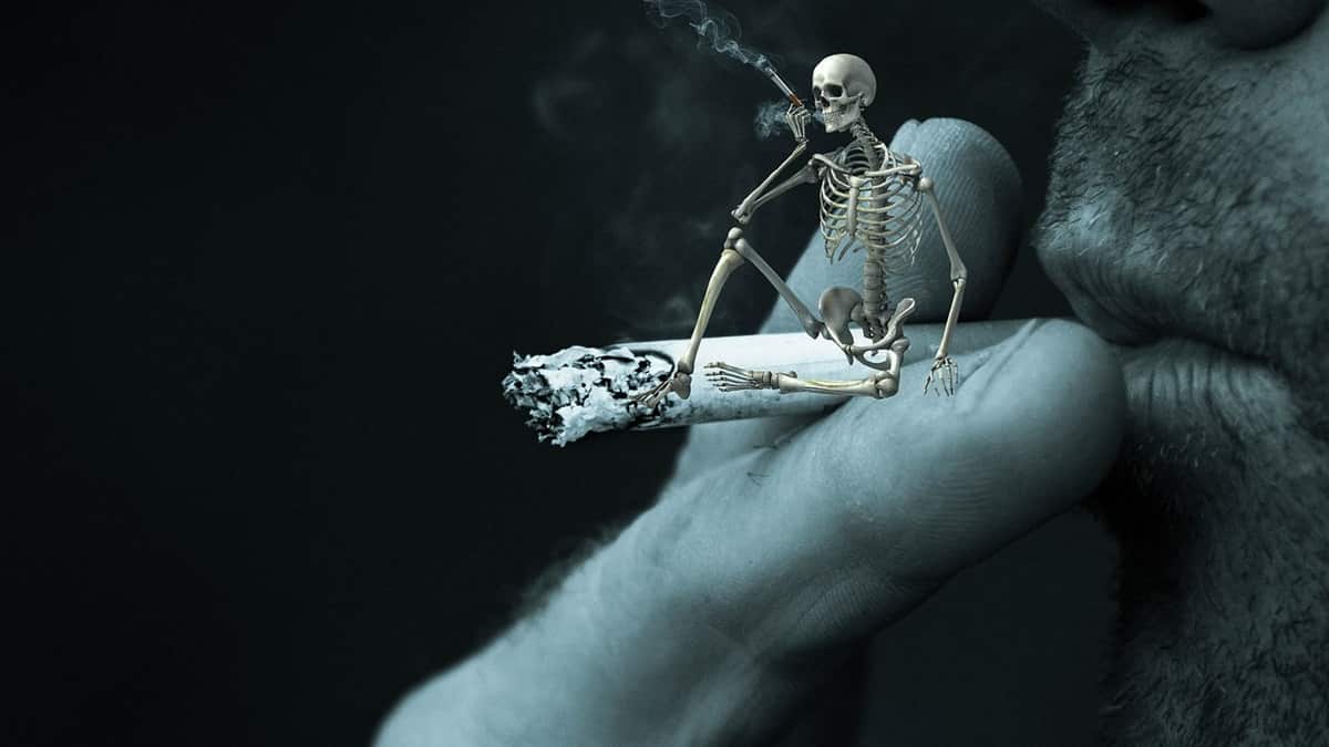 Esqueleto fumando Pixabay