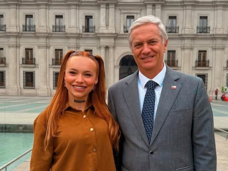 ¿Quién es Angie Corine? La rapera que fue recibida por el presidente Kast en La Moneda