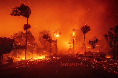 NASA capta impactantes imágenes de la inmensidad de los incendios de Los Ángeles desde el espacio