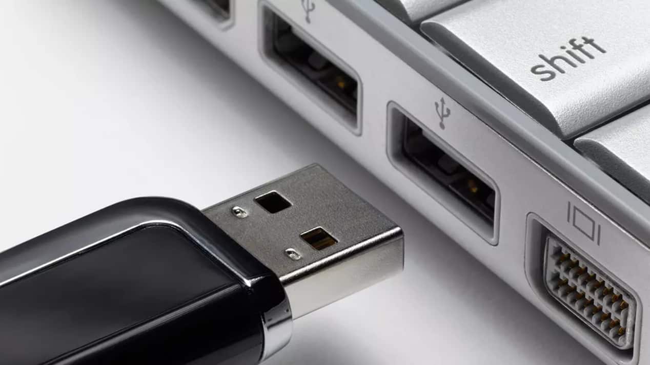 Los colores en los puertos USB de tu computadora tienen una razón de ser muy concreta. Hoy te explicamos qué representa cada tono.