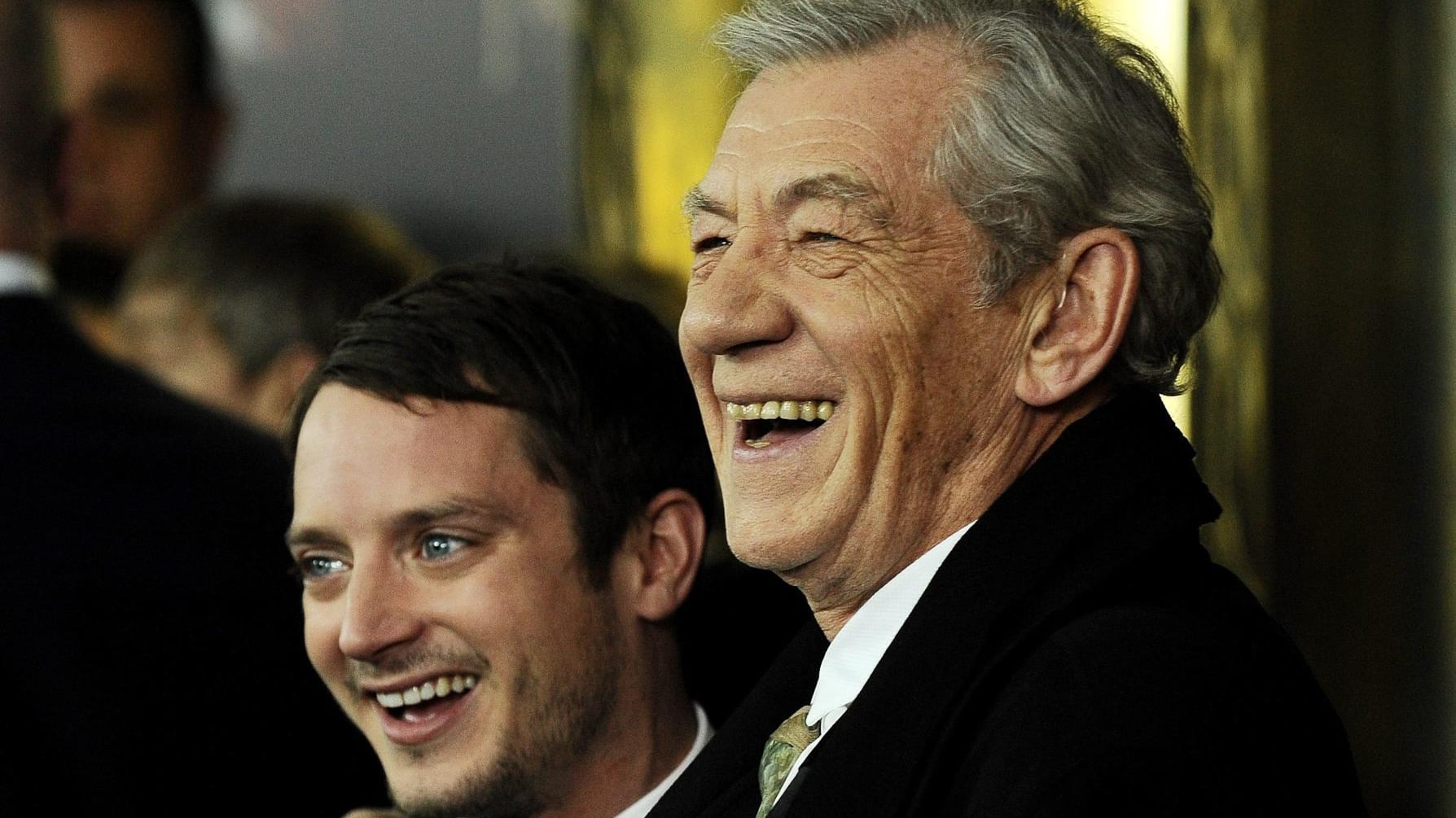 El actor estadounidense Elijah Wood (i) y el británico Ian McKellen