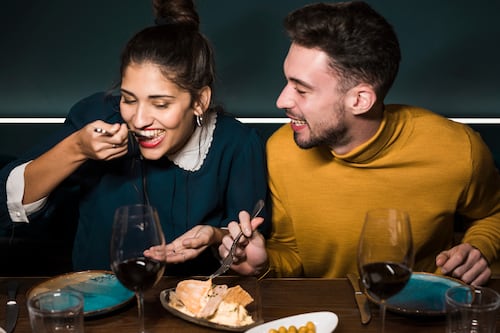 ¿El amor tiene fecha de vencimiento? Un estudio revela cómo cambia la satisfacción en las relaciones