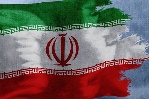 Irán rompe acuerdos nucleares, lanza misiles de combate a embajada de EE.UU.
