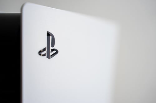 Salió de prisión tras 27 años y una condena errónea: Lo primero que hizo fue jugar en una PS5