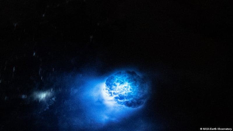 Misteriosas manchas azules en la atmósfera de la Tierra