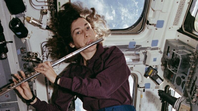 Ellen Ochoa: ¿Por que la primera astronauta latina llevó su flauta al espacio? 