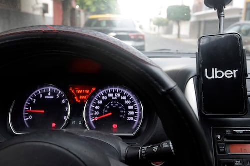 ¡Adiós al conductor! El CEO de Uber proyecta que los robotaxis valdrán un billón de dólares