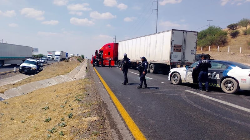 Elementos estatales y municipales frustraron un intento de robo de carga en la Carretera 57, a la altura de La Angelina.