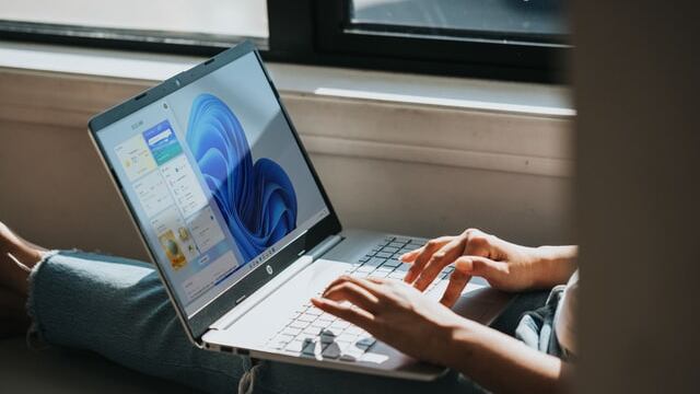 Una imagen de cómo se ve el escritorio de Windows 11.