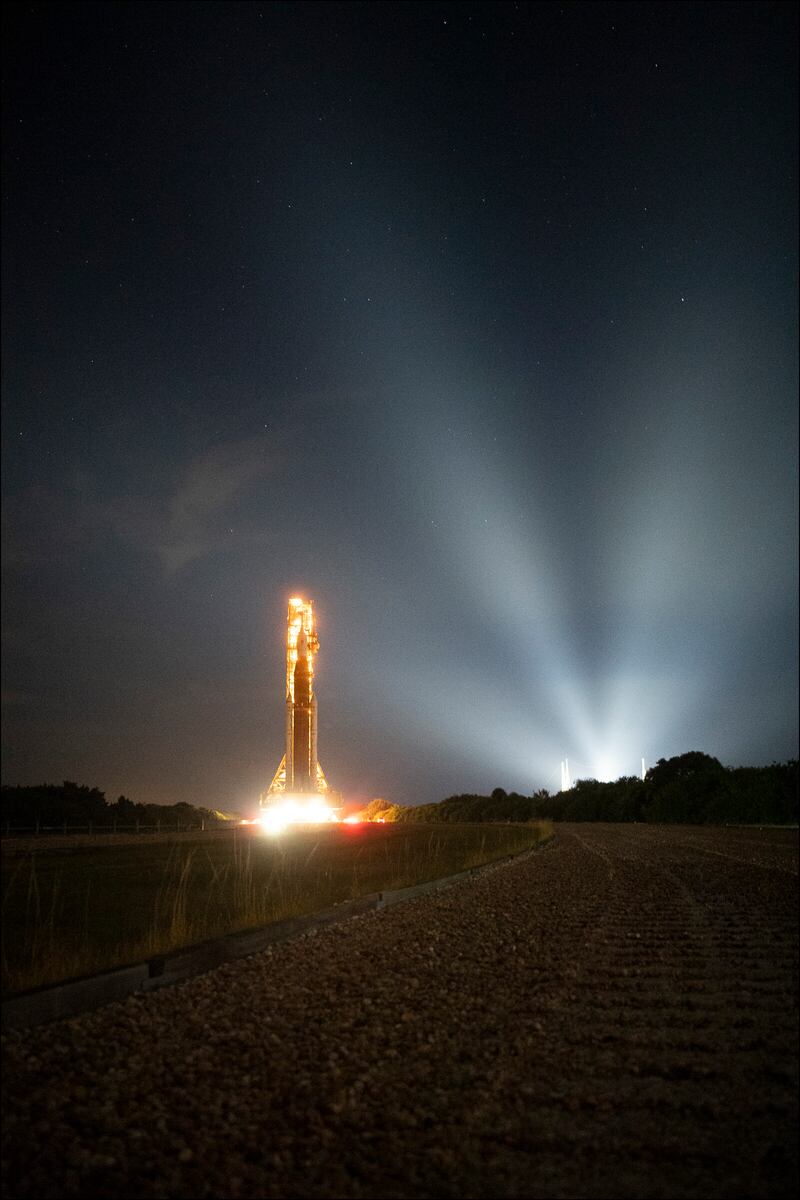 Así fue el proceso de traslado del cohete y la nave de Artemis hacia la base de lanzamiento.