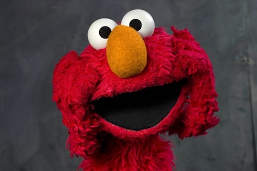 Elmo se vacuna contra el virus del COVID-19 y conmueve a todos en redes sociales