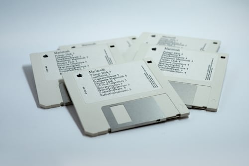 Un Youtuber intentó recrear tecnología del siglo pasado: Un disquete