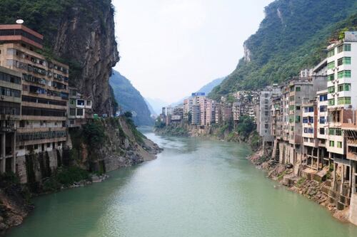 Esta es la ciudad más angosta del mundo y sus paisajes son sorprendentes