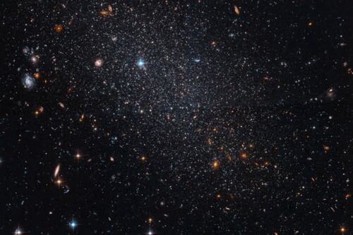 Telescopio Hubble revela secretos de la Enana de Tucana: un fósil cósmico en la oscuridad del Universo