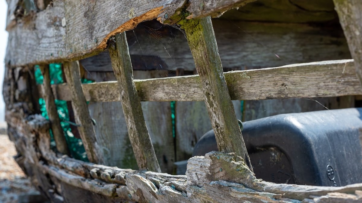Barco madera arqueología - imagen referencial