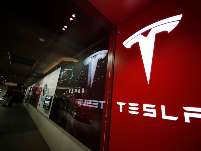 Tesla desarrolla un nuevo sistema para combatir el calor extremo en sus techos de cristal panorámicos