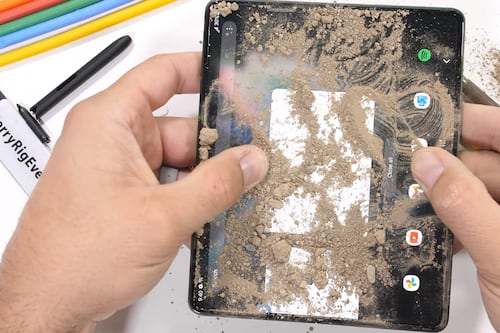 Video: Samsung Galaxy Z Fold 3 se somete a tortura extrema y queda casi intacto