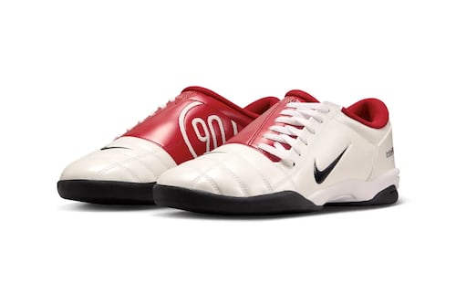 ¡Vuelven los Nike Total 90! Las míticas botas que amabas (o odiabas) están de regreso para los nostálgicos y los cazadores de sneakers