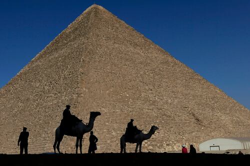 La polémica discusión científica sobre la Gran Pirámide de Giza: ¿Tiene cuatro u ocho lados?