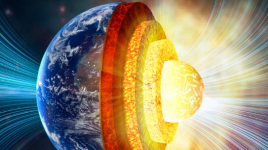 El núcleo de la Tierra se ha detenido y es posible que gire en sentido contrario