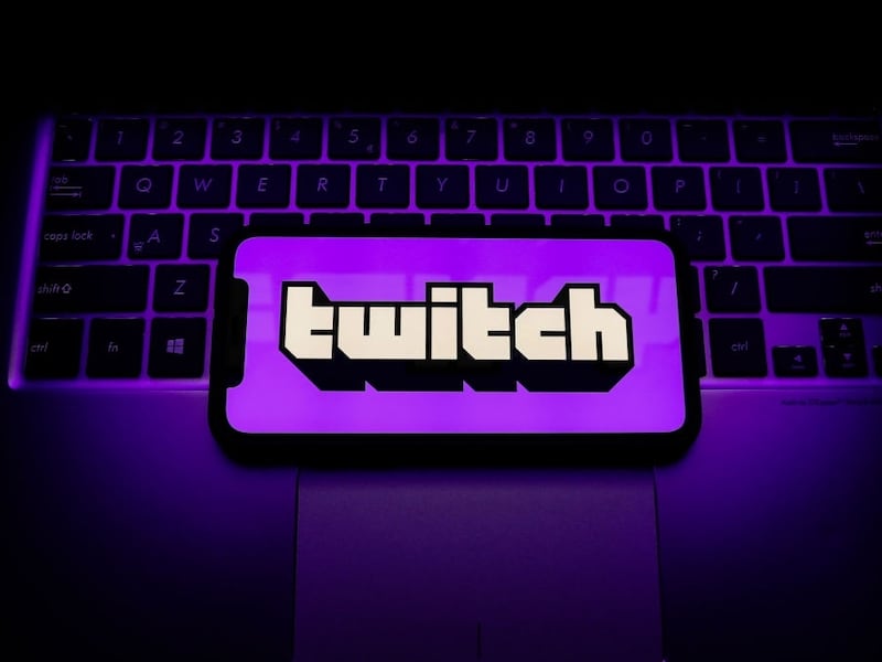 Twitch dinamita los hate raids: ahora pedirá verificar identidad de usuarios antes de comentar
