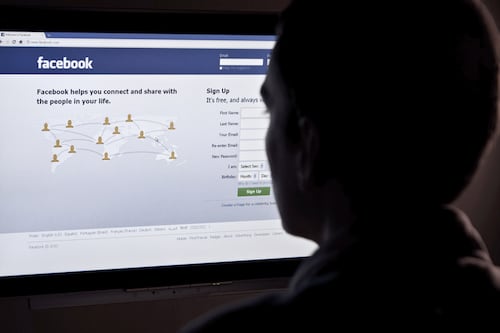 ¿Cómo evitar ser víctima de extorsiones si un contacto fue ‘hackeado’ en Facebook?