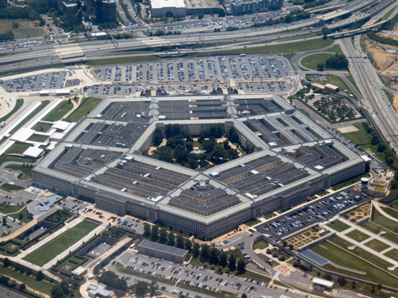 OpenAI: La renuncia de la jefa de hardware por el acuerdo con el Pentágono abre un debate ético sobre la militarización de la IA