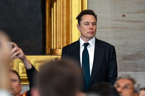 Todo esto fue lo que prometio Elon Musk en su reunión sorpresa con el personal de Tesla