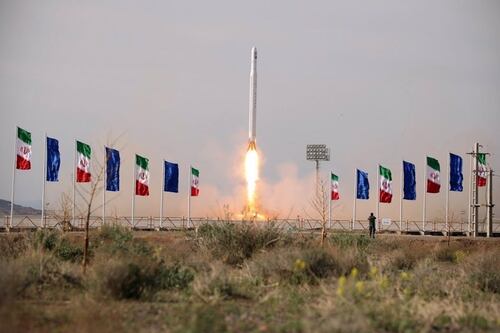 Rusia lanza satélite al espacio y los expertos especulan cuál será su controversial uso