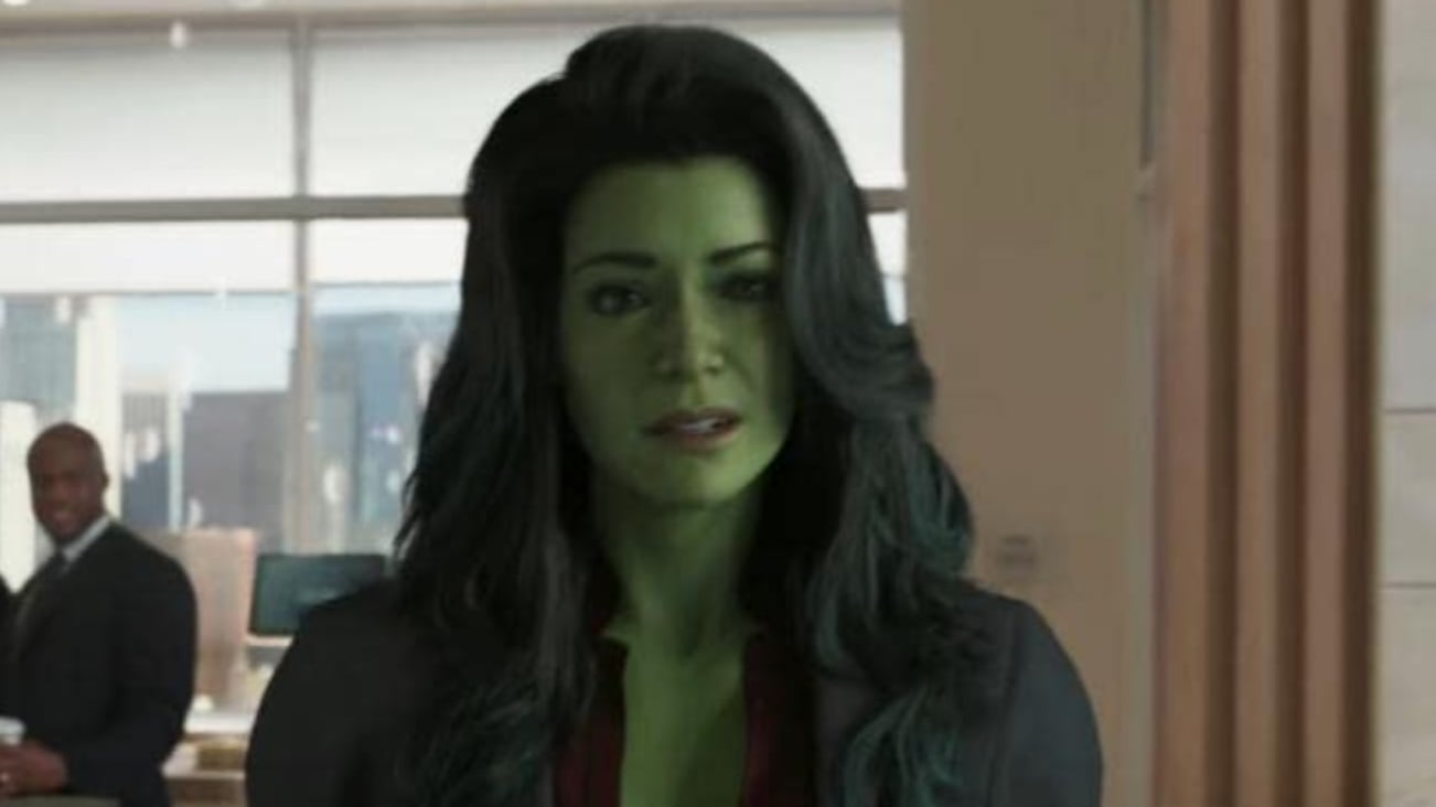 Embora She Hulk tenha uma enorme diferença de sua contraparte masculina: ela não perde sua personalidade quando se transforma.