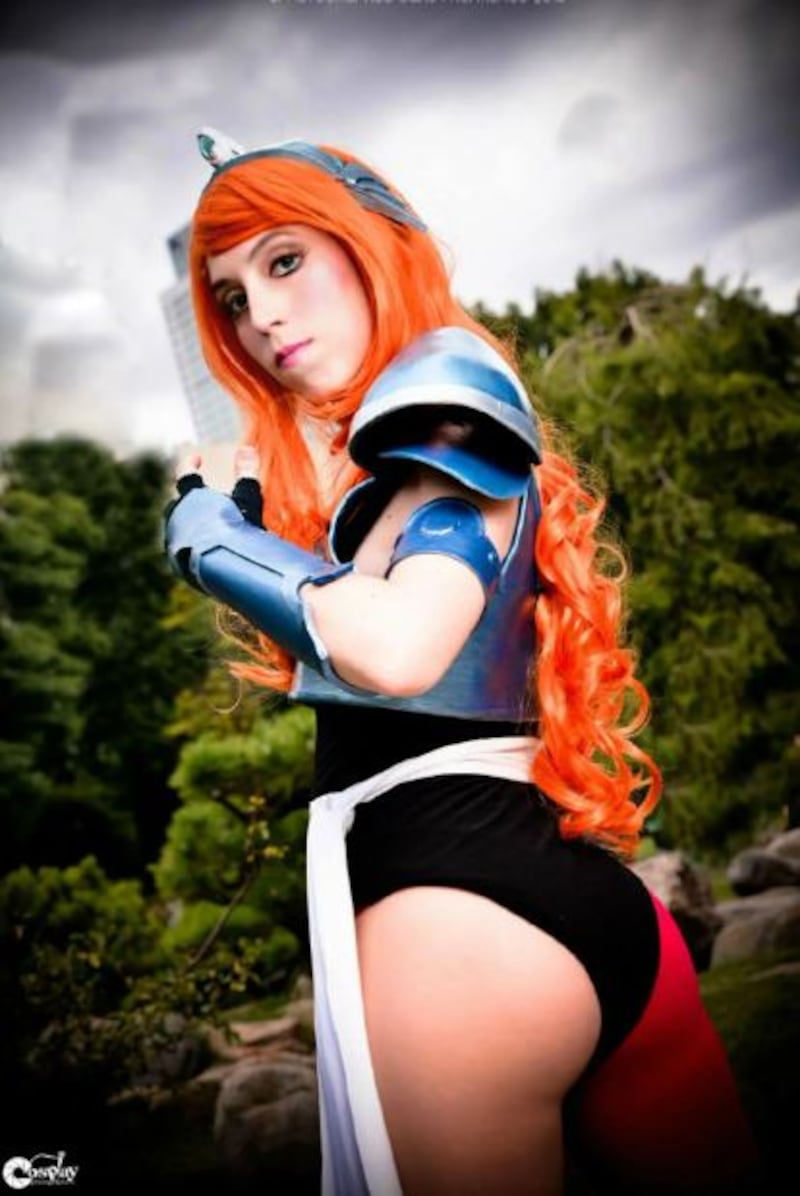 Cosplay de Blackro (DeviantArt) sobre la guerrera de Los Caballeros del Zodiaco