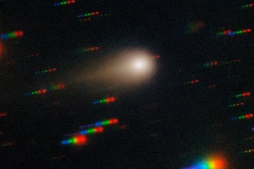 Sistema de defensa espacial: La “anti-cola” del 3I/ATLAS funcionaría como un rayo para limpiar su camino de meteoritos