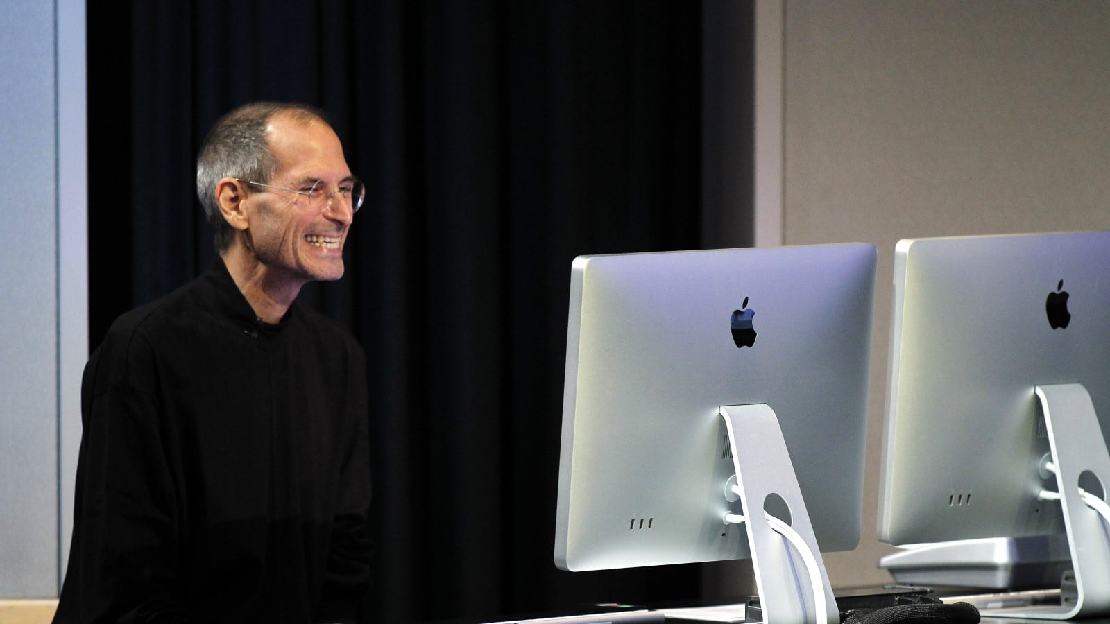 Steve Jobs en su oficina