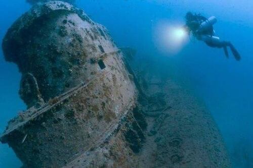 ¿Qué le pasa al cuerpo humano cuando desciende varios metros en el mar? IA responde
