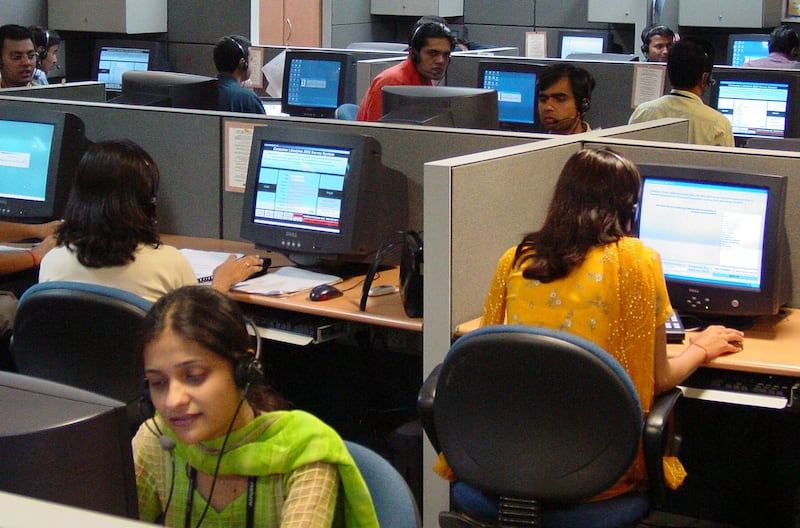 Los centros de llamadas están ubicados en India o Filipinas, por el menor costo para las llamadas.