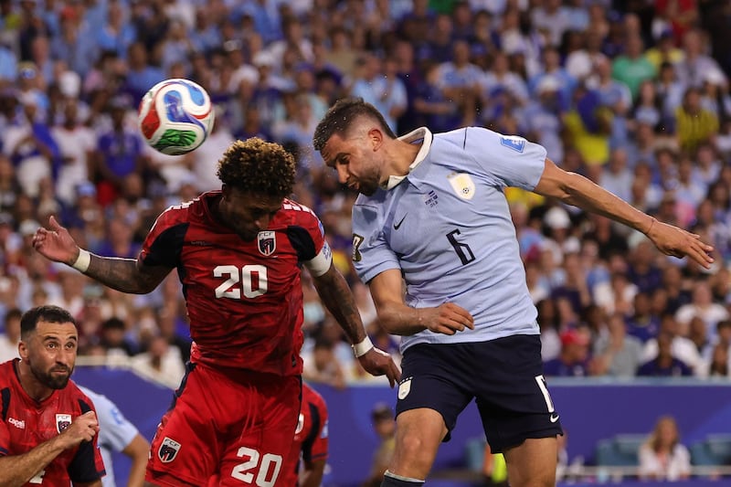 2-2. Uruguay se mete en un lío