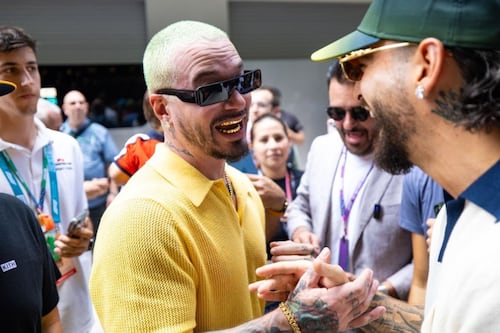 J Balvin presenta su nueva colaboración con Air Jordan, inspirada en los atardeceres de Medellín