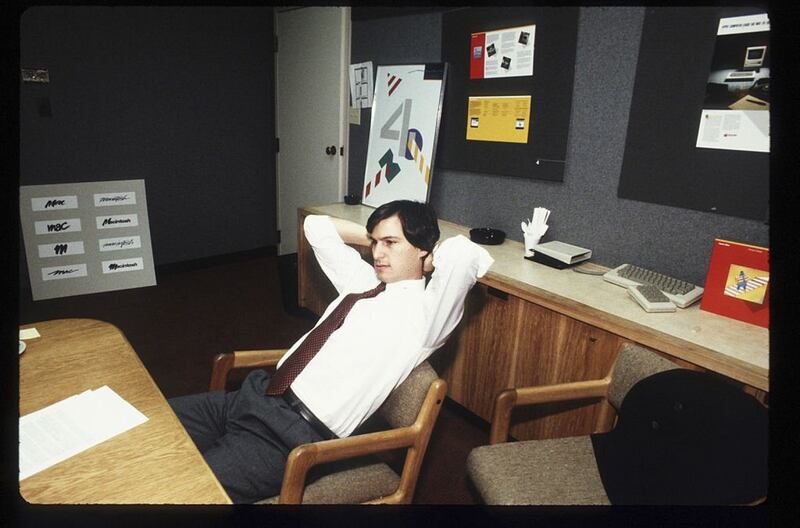 Steve Jobs en su oficina