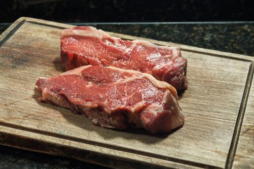 ¿Comer carne cruda es sano para la salud? Expertos explican los riesgos de su consumo