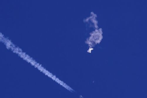 China se prepara para derribar un “objeto volador” y acusa a Estados Unidos