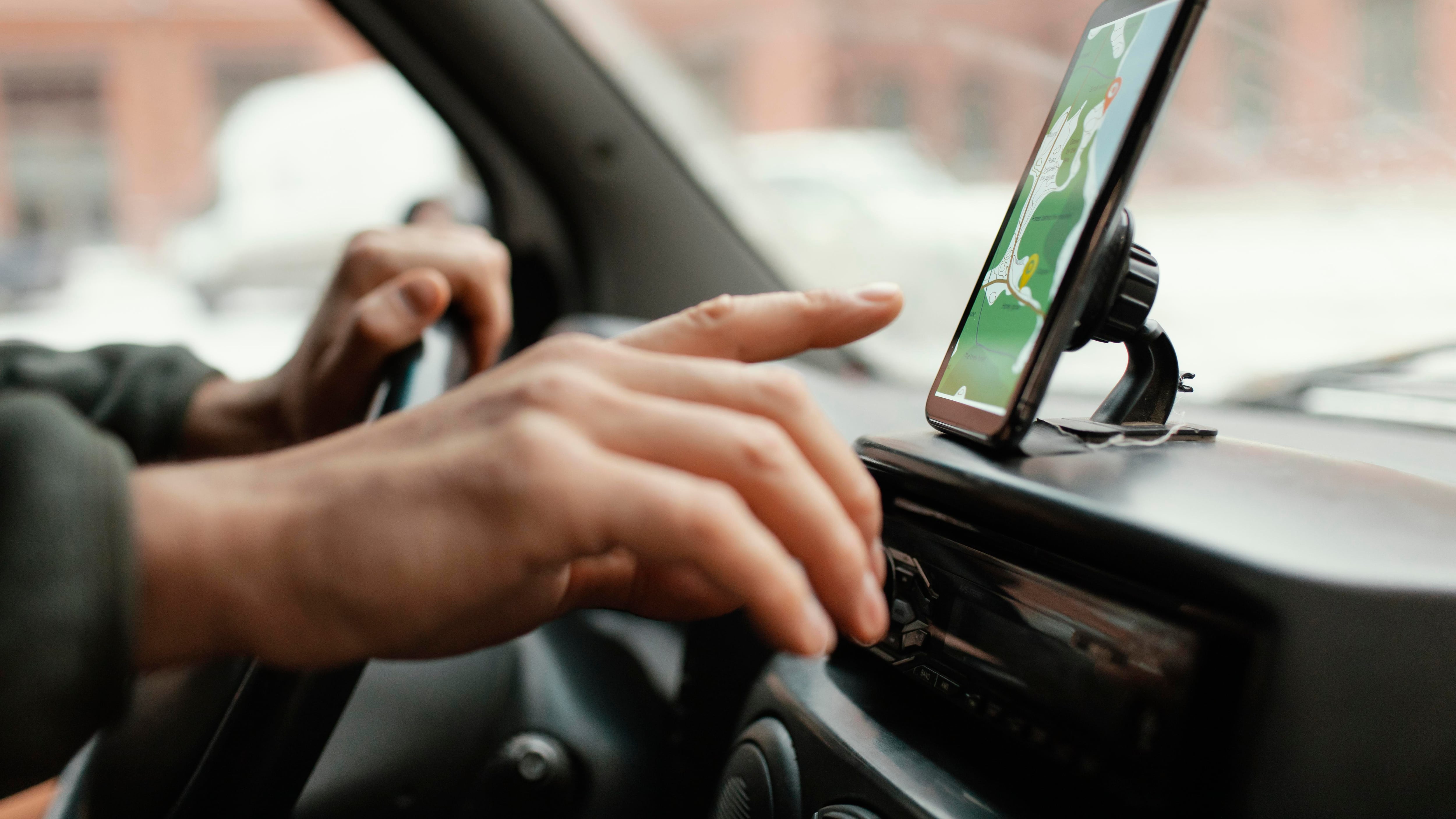 Desde mapas y mensajes hasta música y organización personal, Gemini se convierte en el nuevo copiloto inteligente al volante