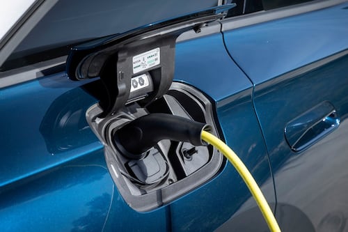 ¡Carga tu auto en lo que tomas un café! La revolución de las baterías de vehículos eléctricos: ¿Menos de 10 minutos para el 100%?