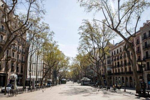 Arqueología: Restos de un edificio de hace 500 años aparecen en el fondo de una de las avenidas más famosas de Europa