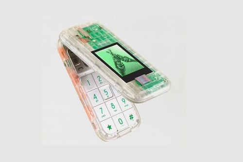 Heineken hace equipo con Nokia para crear el Boring Phone: un celular para conectar con la gente