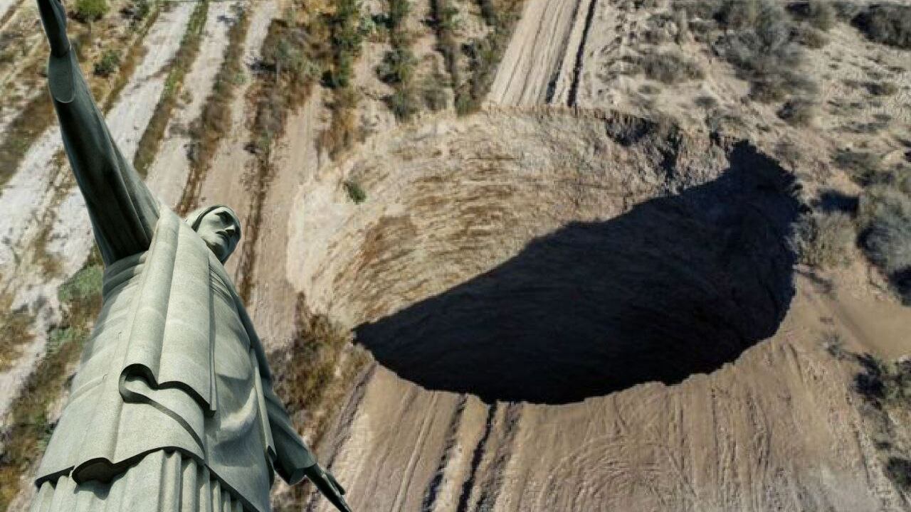 En el desierto de Atacama, en Chile, apareció un agujero de 200 metros de profundidad y 50 metros de ancho. Puede reunir hasta 6 estatuas del Cristo Redentor de Brasil.