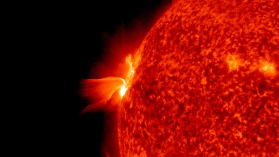 Nuestro Sol cuenta ahora con dos nuevas manchas solares de dimensiones considerables.  Lo que implica el riesgo de tormentas cósmicas importantes.