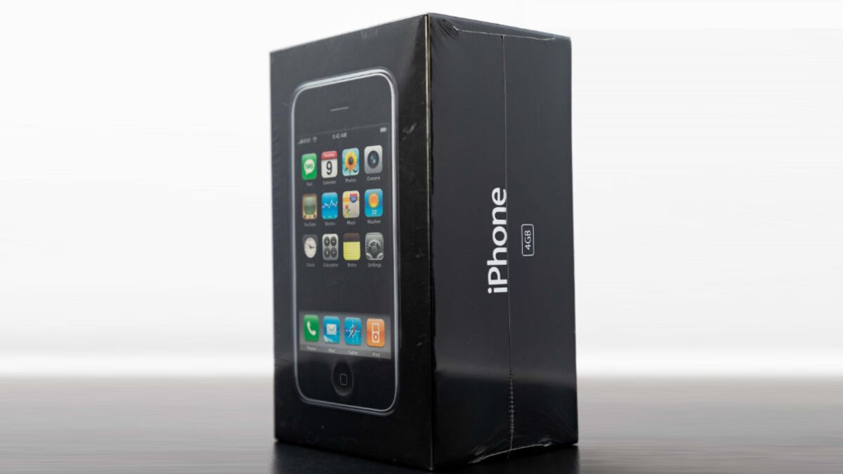 Este iPhone original en su caja se ha subastado por cientos de miles de dólares: suficiente dinero para comprar 132 iPhone 14 Pro Max.