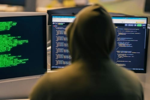 ¡Alerta! Aumentan las estafas digitales con IA y suplantación de identidad en Ecuador